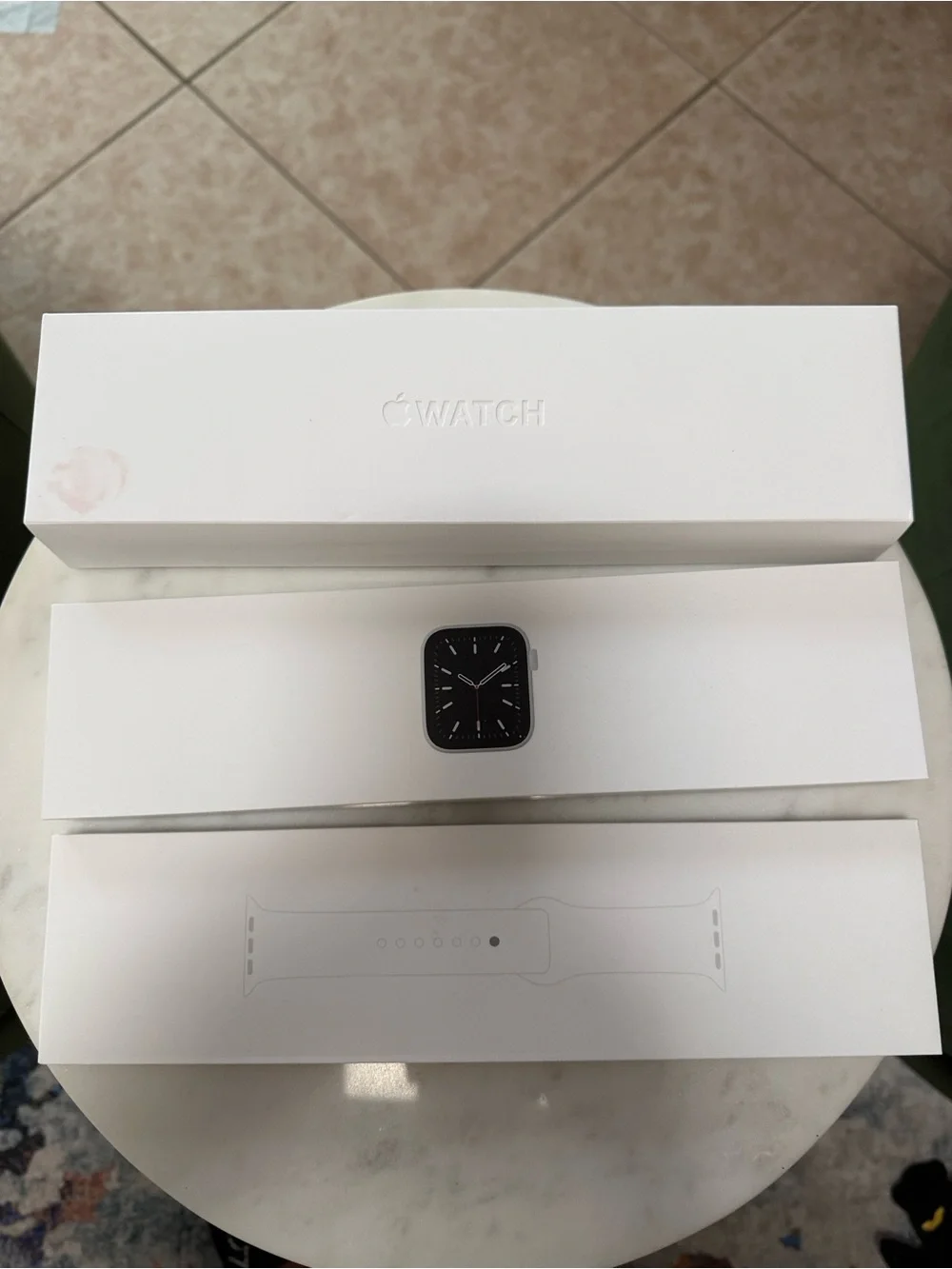 Apple Smartwatch series 3 42mm in Space Black Stainless Steel white band